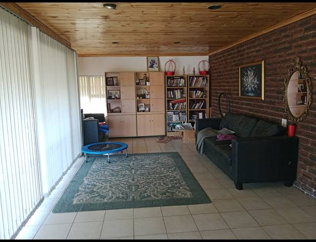 3 BEDROOM FREESTANDING FOR SALE IN ALLANDALE